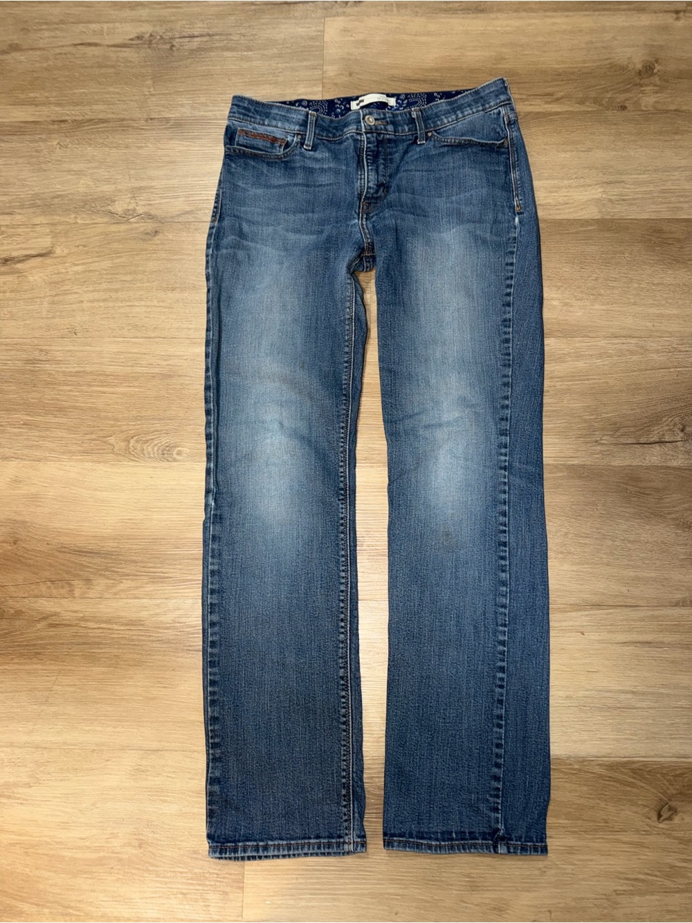 Levi's Straight Leg Jeans in Medium Blue